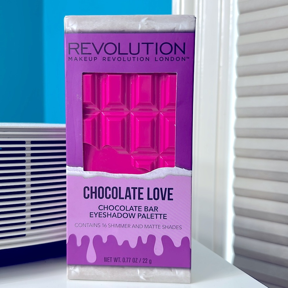 FinalSALE🐣Revolution "Chocolate Love" Eyeshadow Palette - Picture 3 of 4